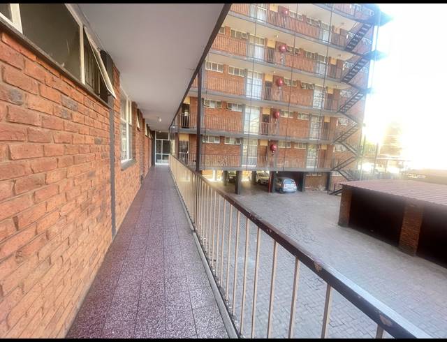 2.5 BEDROOM FLAT FOR SALE IN SUNNYSIDE
